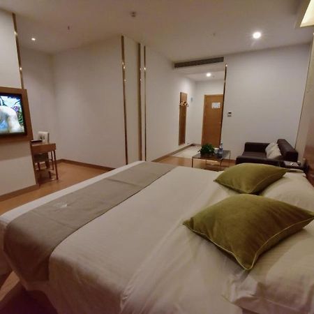 Greentree Inn Huanggang Qichun County Ouyada Square Express Hotel Екстериор снимка